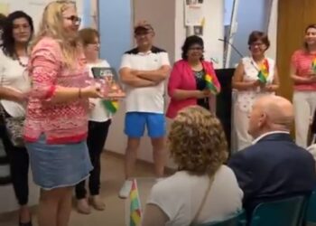 Santo Grial se da a conocer a doña Nardi Suxo Iturry la embajadora de Bolivia España en un encuentro auspiciado por el consulado de Valencia