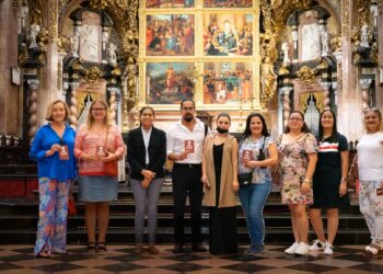 El Santo Grial se presenta internacionalmente al cuerpo consular de Honduras en Valencia