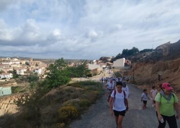 La falla Convento Jerusalén hace historia con la celebración de la I Peregrinación Fallera del Camino del Santo Grial